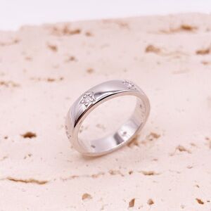 Elegant Silver Women's Ring